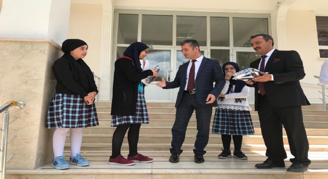  İmam Hatip Okulu'ndan tablet hediyeli tatil 